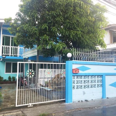 Ruean Mai Hom Hostel Bangkok Exterior photo
