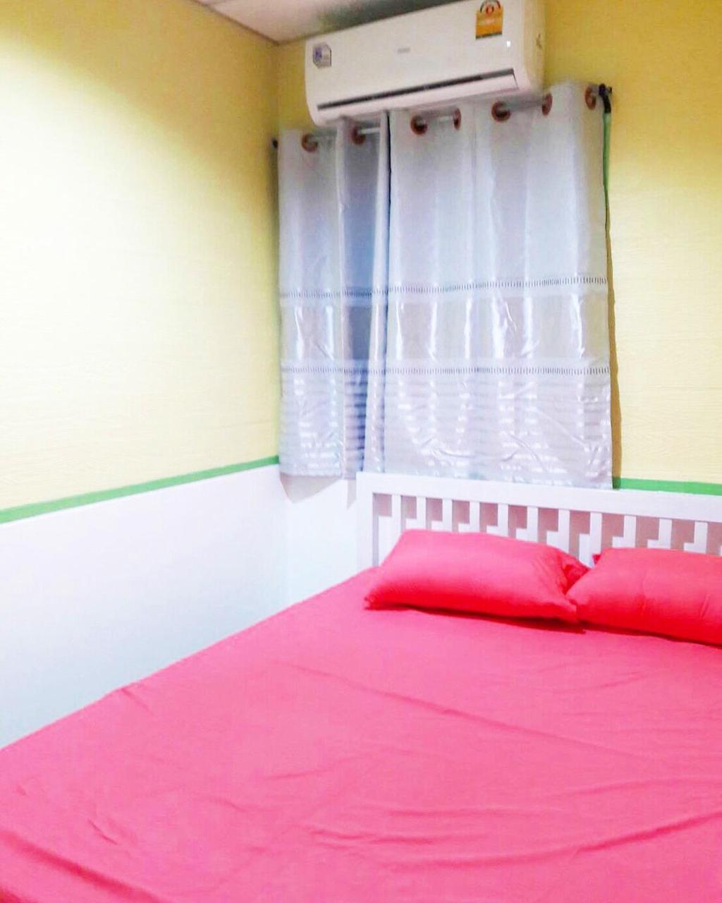 Ruean Mai Hom Hostel Bangkok Exterior photo