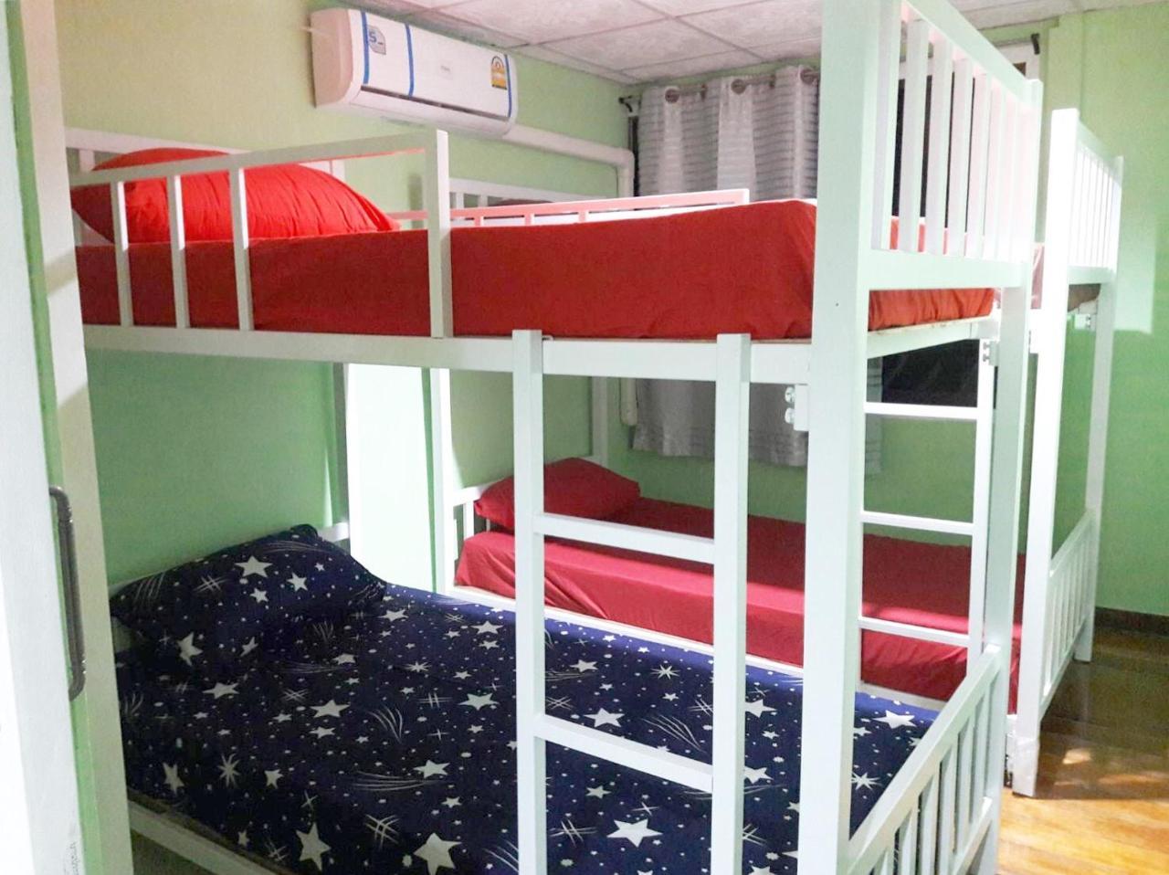 Ruean Mai Hom Hostel Bangkok Exterior photo