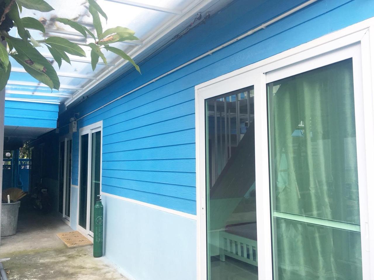 Ruean Mai Hom Hostel Bangkok Exterior photo