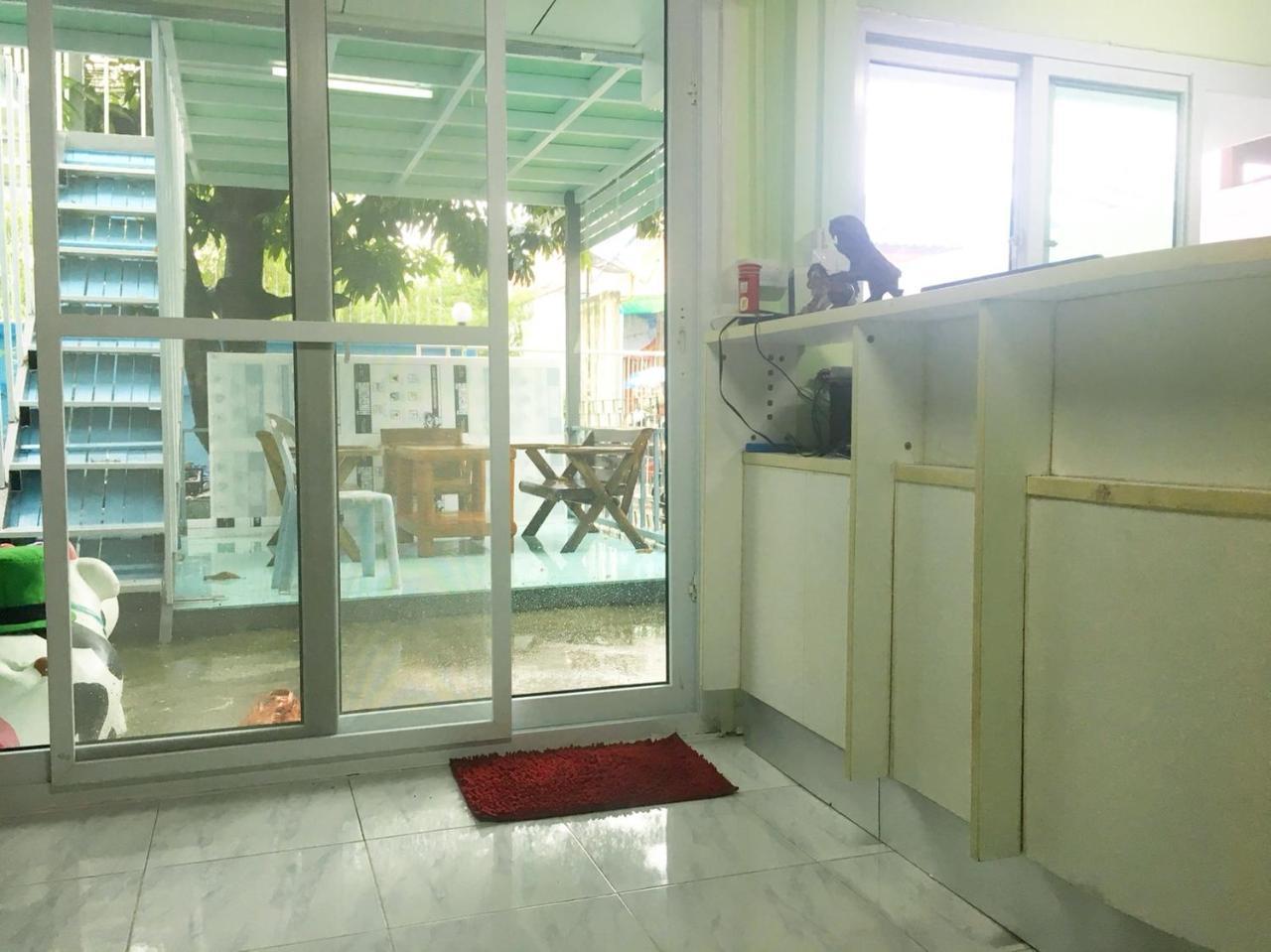 Ruean Mai Hom Hostel Bangkok Exterior photo