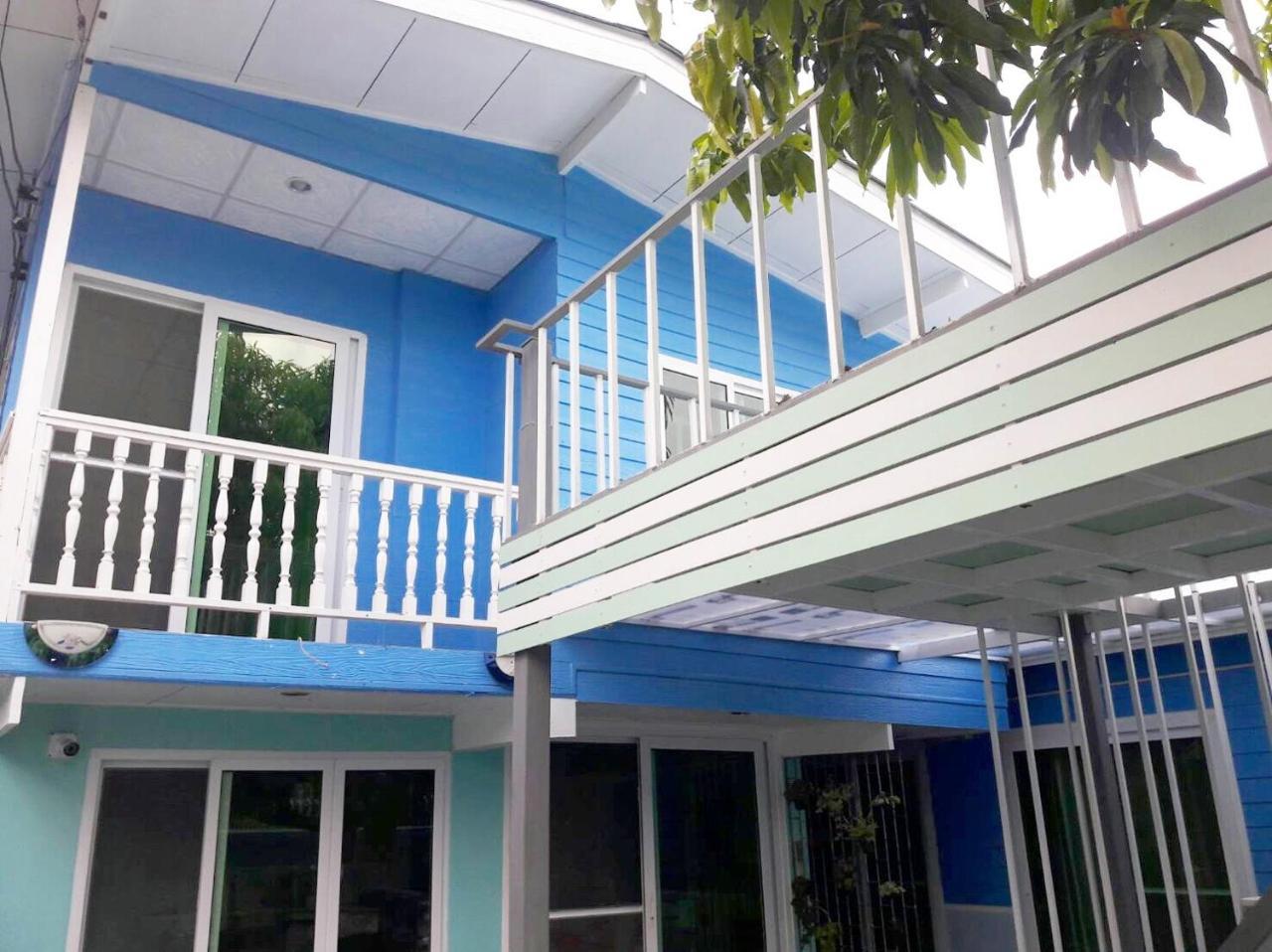 Ruean Mai Hom Hostel Bangkok Exterior photo
